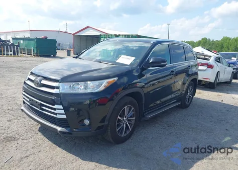 2018 Toyota Highlander Xle z USA, uszkodzony, nr VIN 5TDJZRFH3JS825072